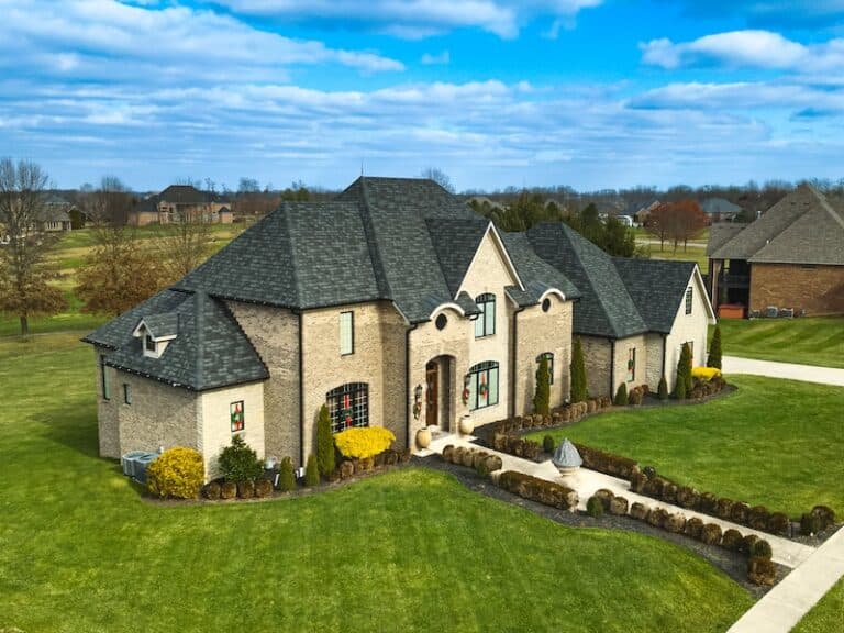 Kentucky home with a new roof installed by Pinnacle Roofing